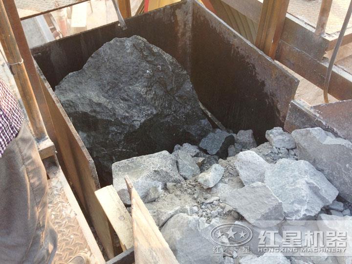 印尼尾礦加工現(xiàn)場，進(jìn)料粒度大，出料5-10mm