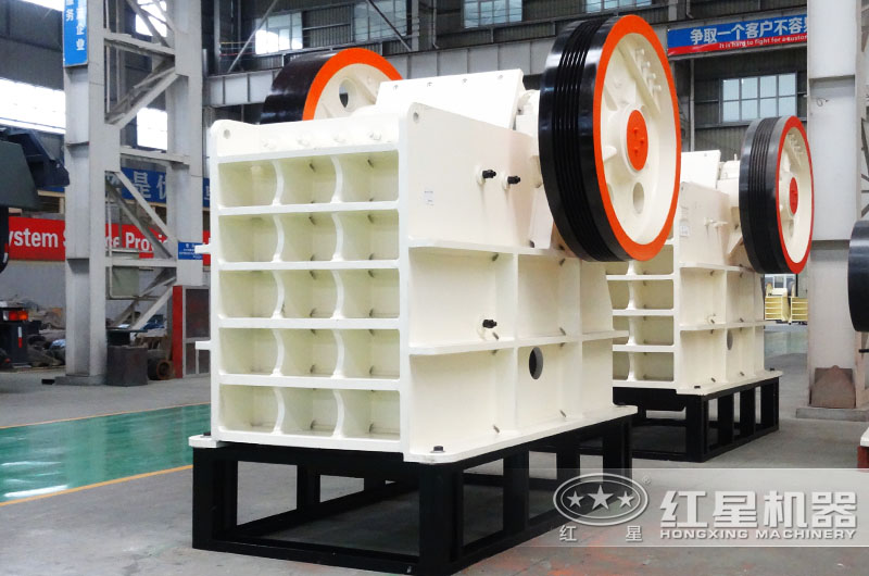 鄂式破碎機時產(chǎn)1-2200t/h，進料125-1200mm
